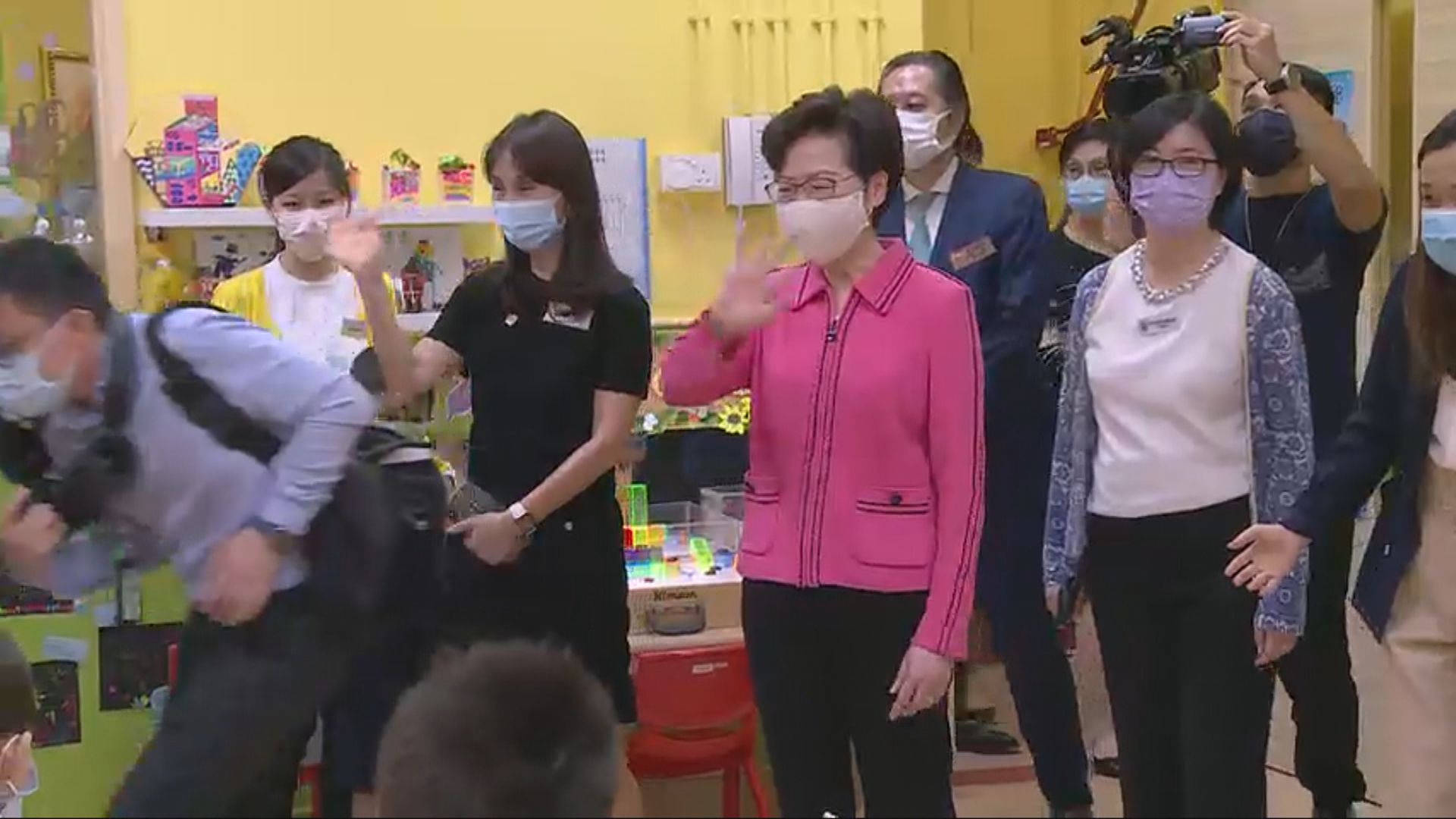 林鄭訪特殊學校及幼稚園　了解服務情況