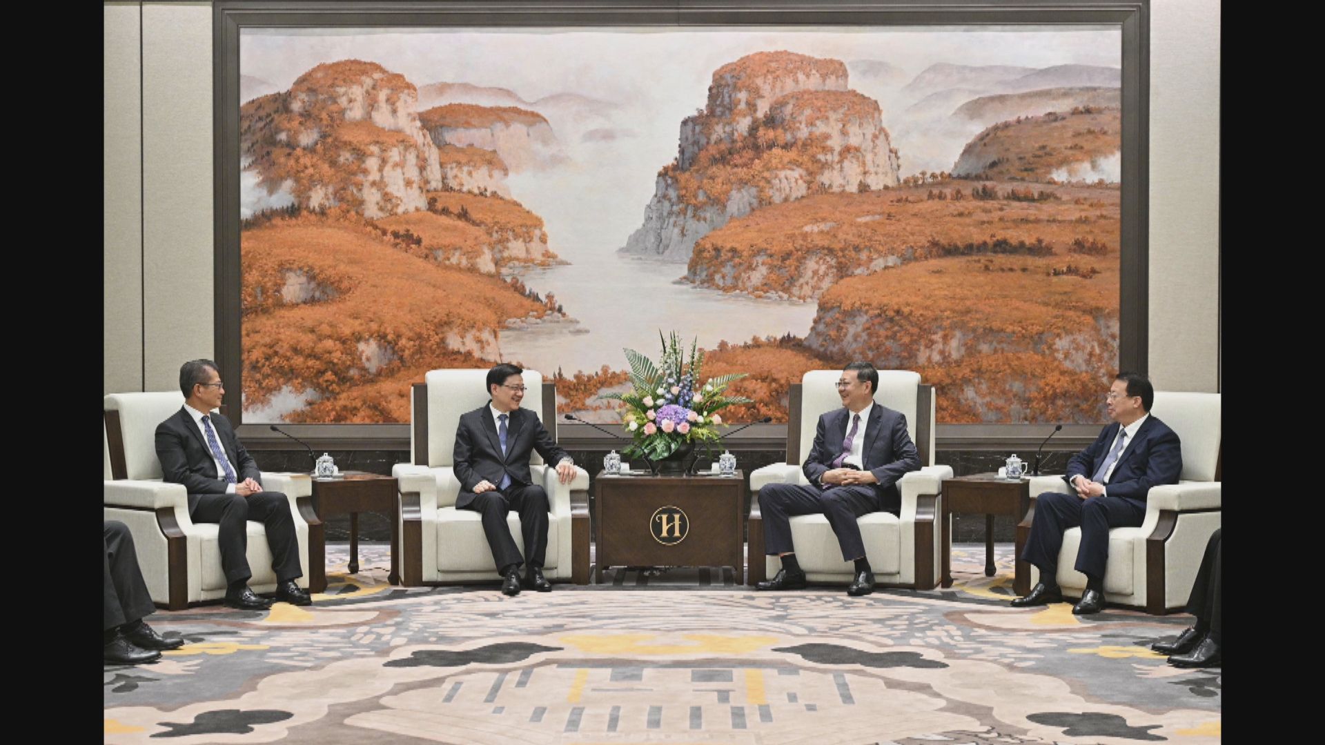 李家超抵滬 明出席進博會