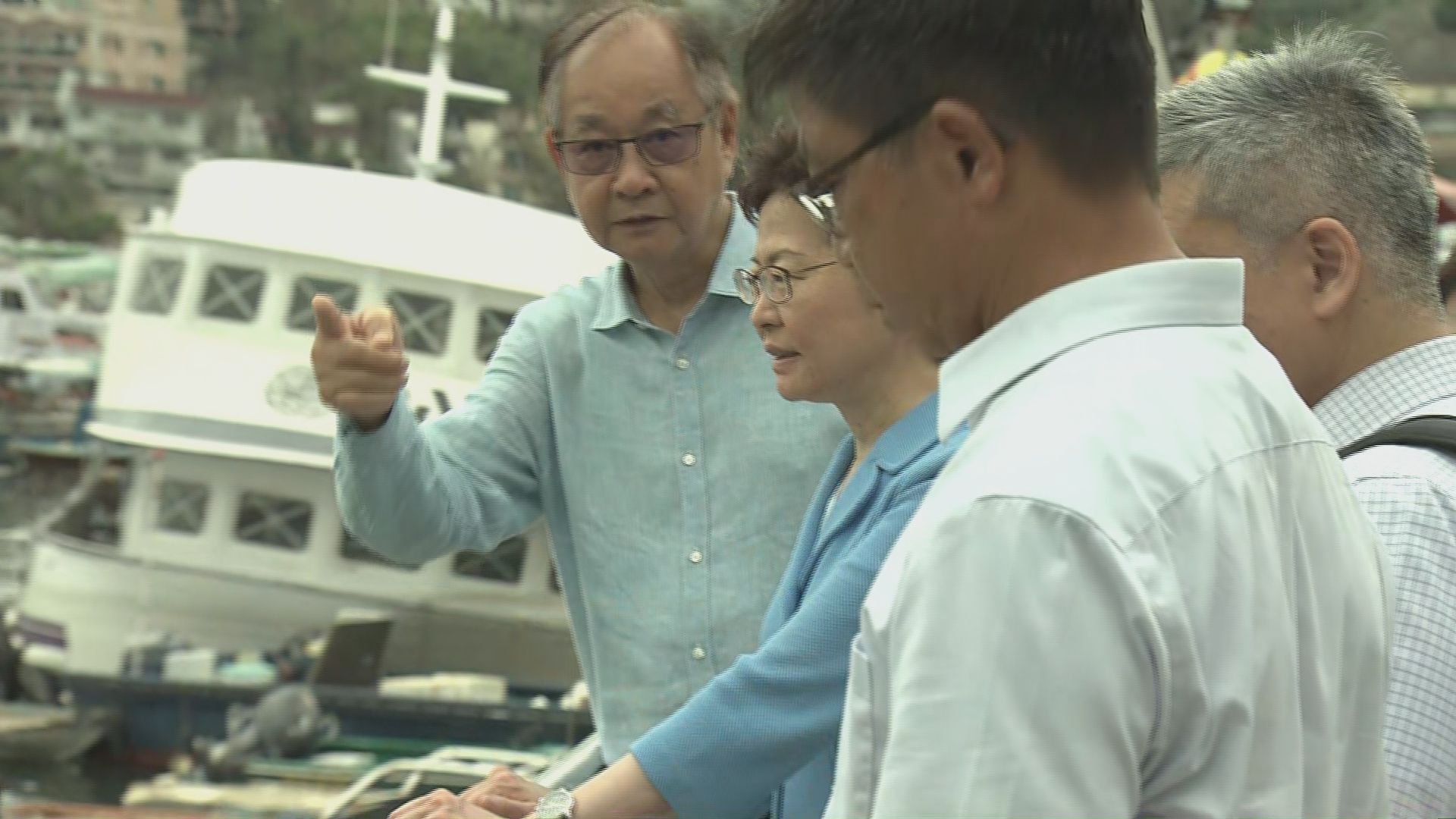 西貢有商戶向林鄭月娥反映風災影響