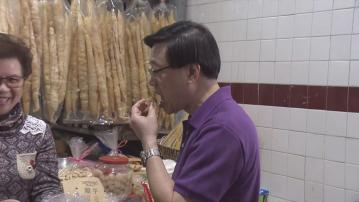 李家超籲市民「玩轉沙頭角」 訪海味舖試本土小食