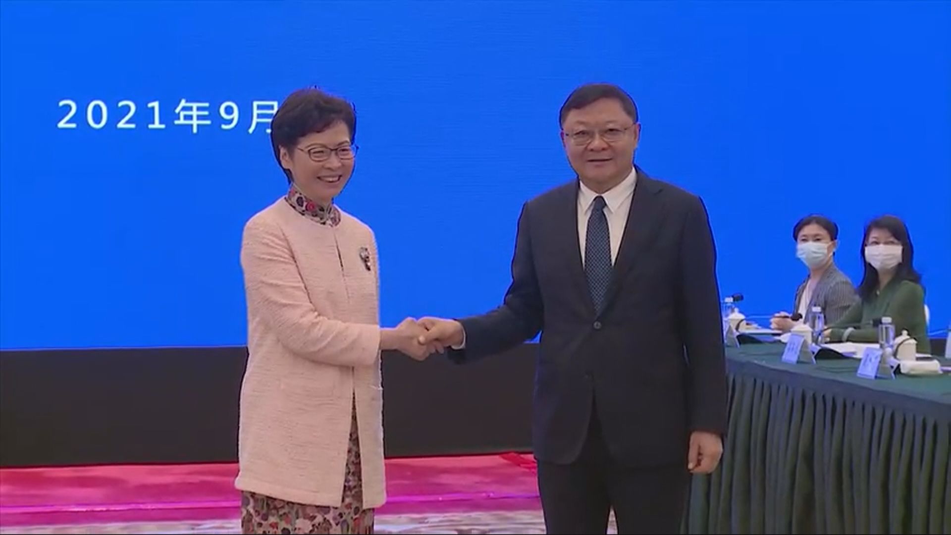 林鄭率團訪問深圳　稱港人盼望恢復免檢疫到內地