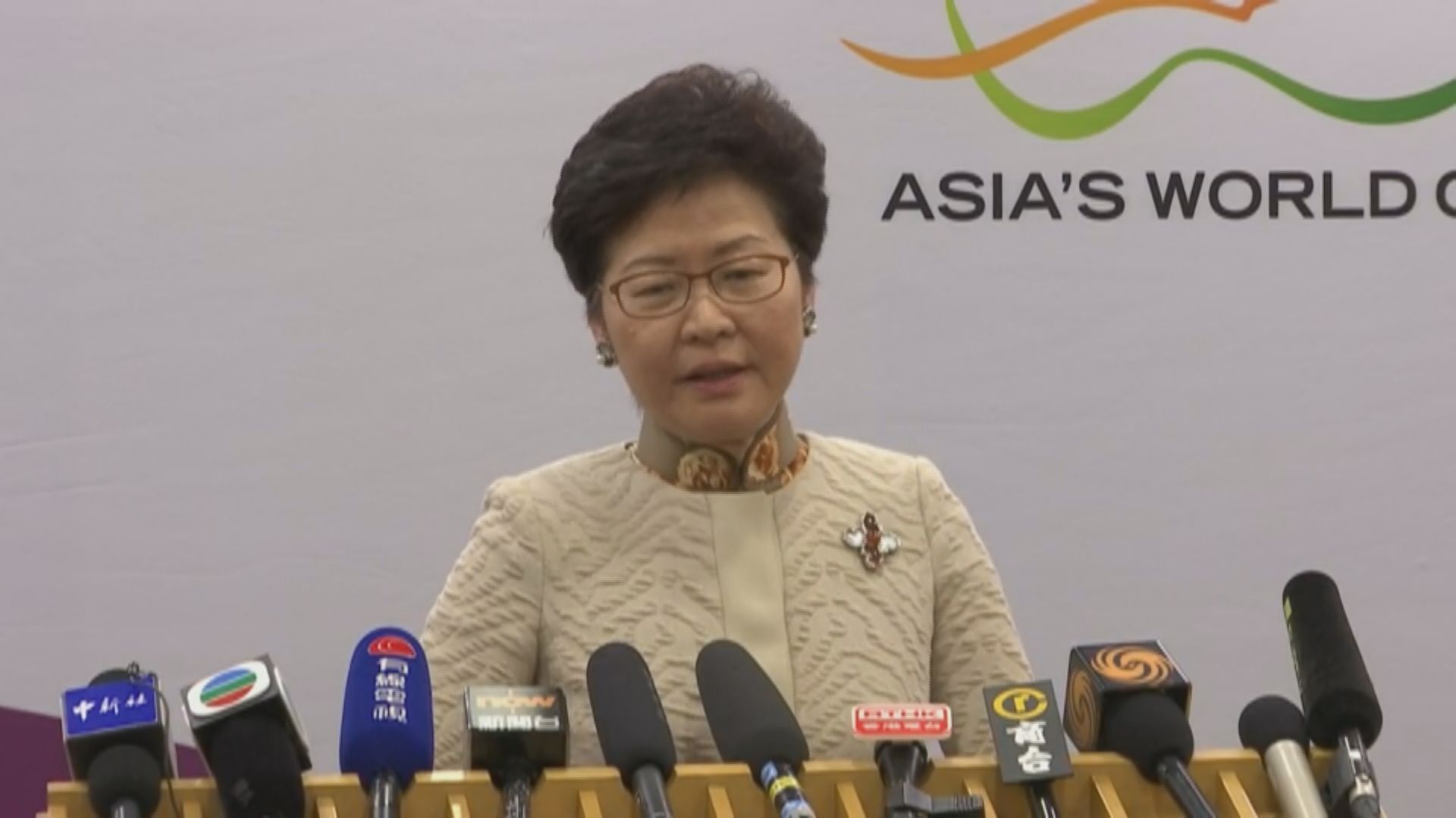 林鄭拒絕評論過往政府就鄧龍威一案的做法