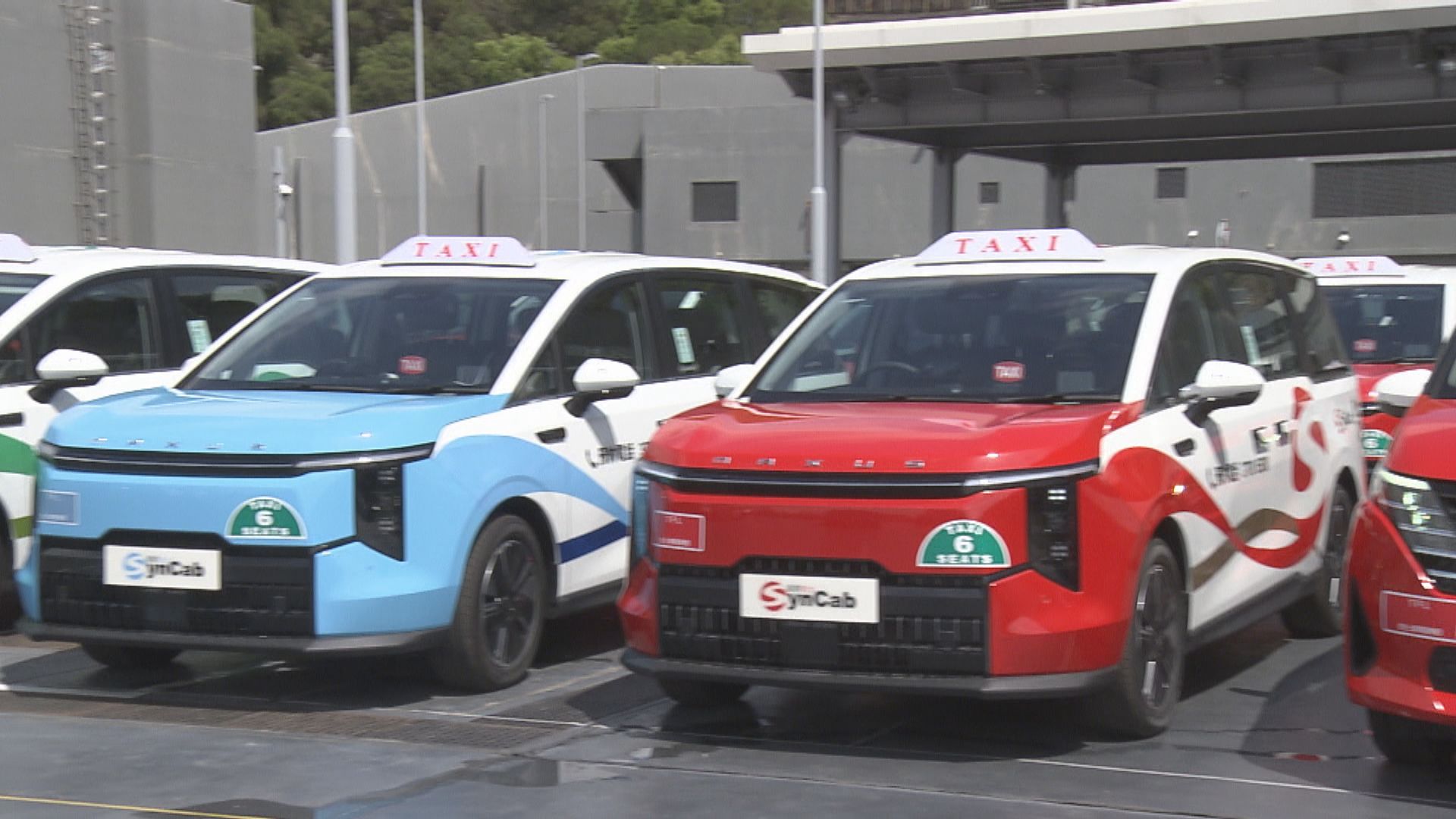 李家超：繼續打擊非法白牌車　的士業應理性提意見