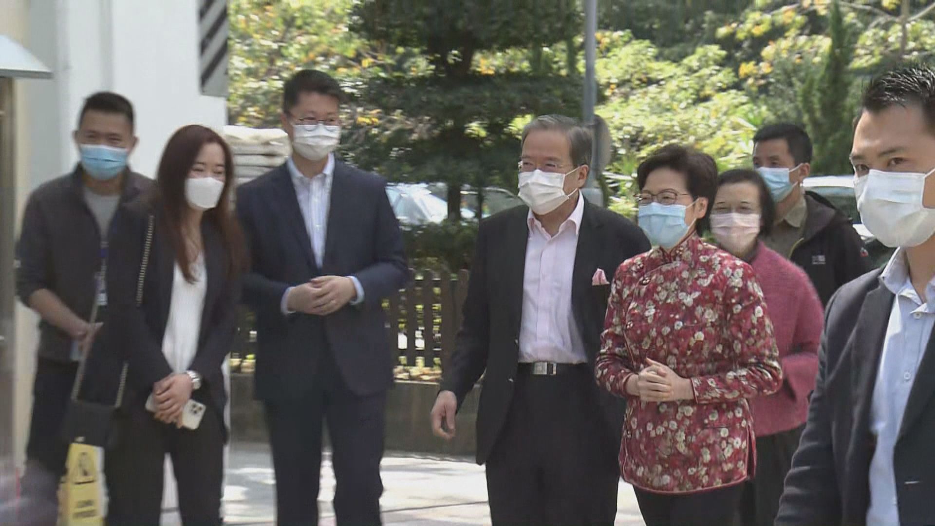 林鄭月娥到多個社區檢測中心視察