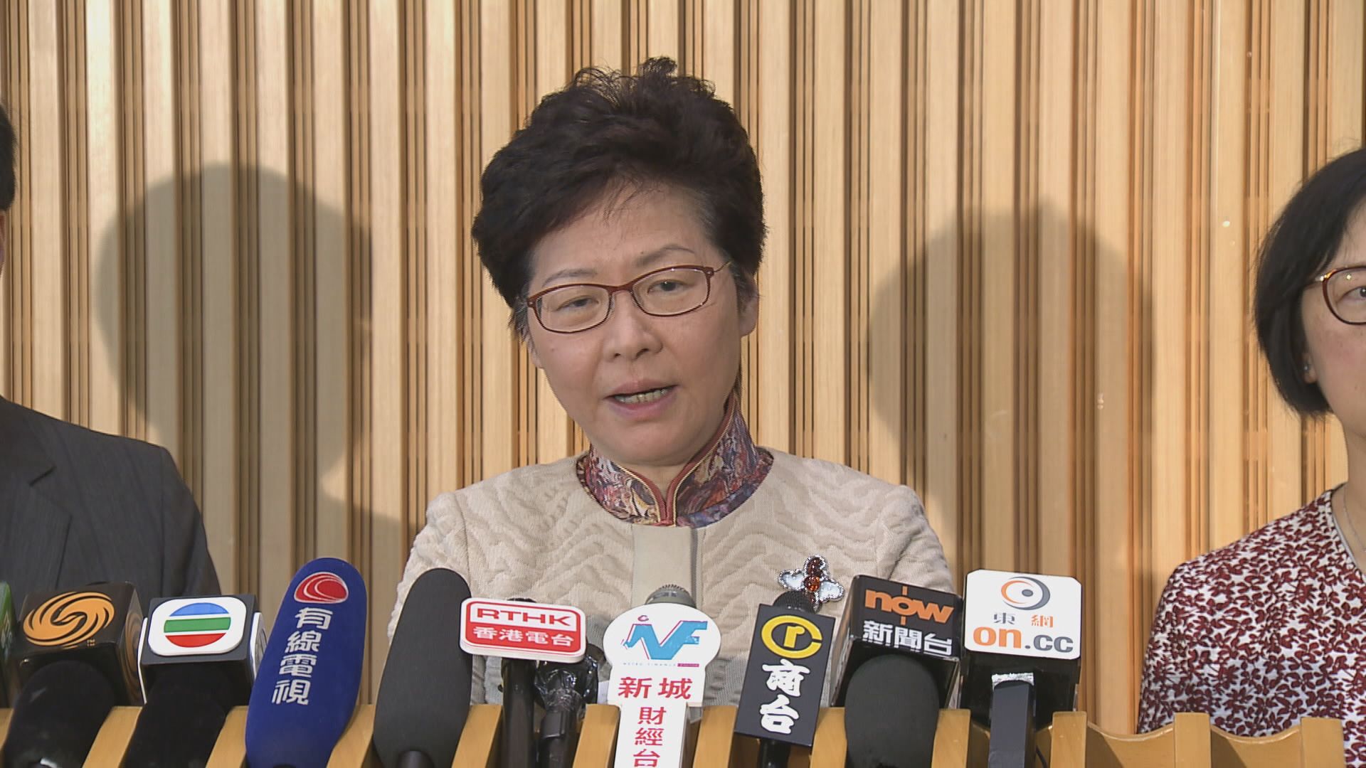 林鄭：體諒公務員上班困難　冀僱主體諒員工