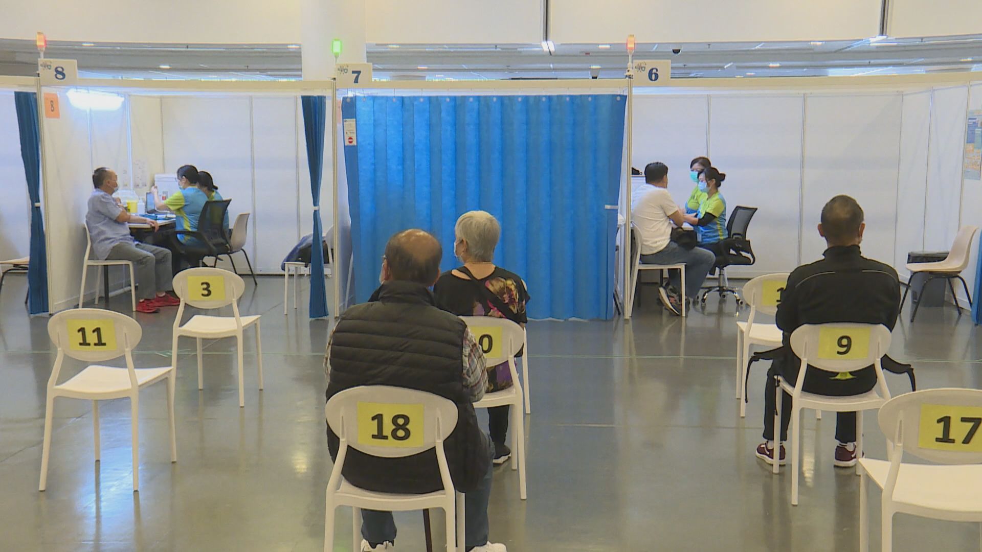 林鄭︰視乎情況擴展接種計劃至十六歲以上人士