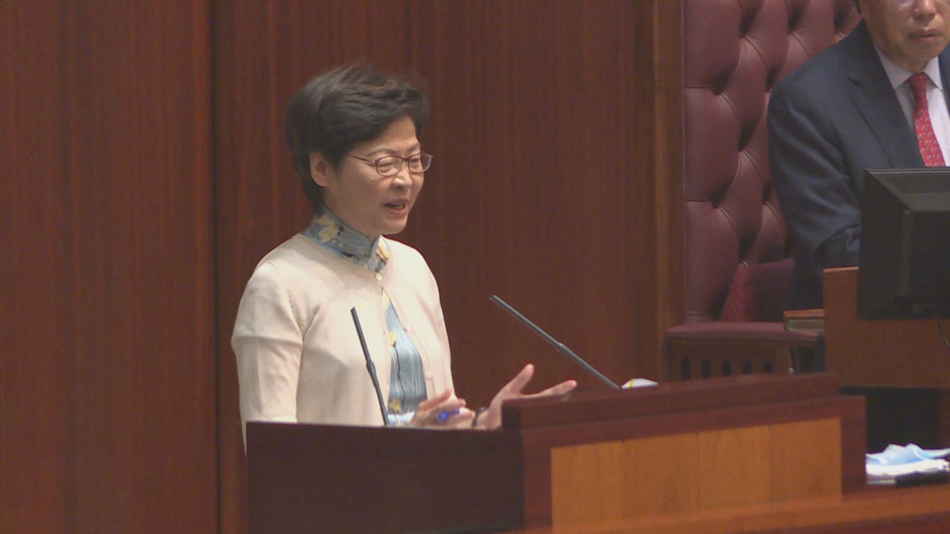 林鄭︰研擴大政府前線僱員檢測　並需自費