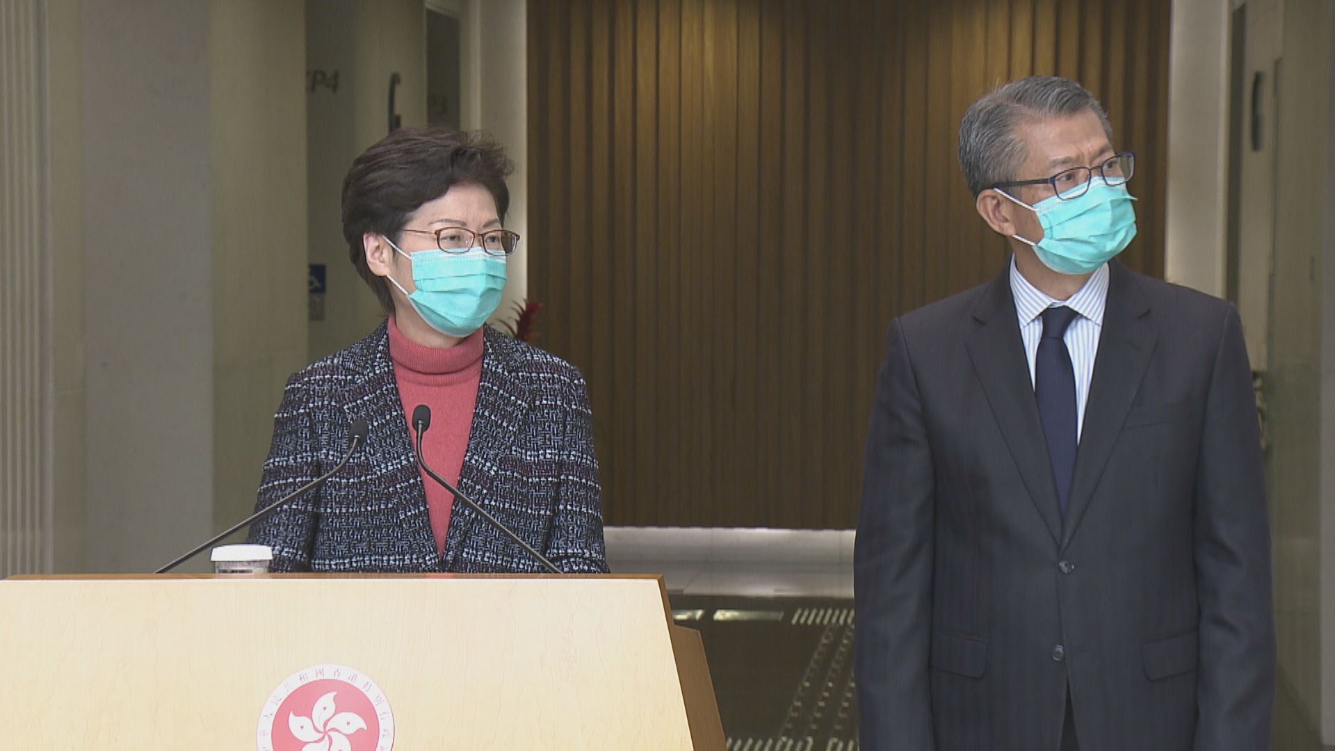 林鄭月娥︰會研究進一步入境限制