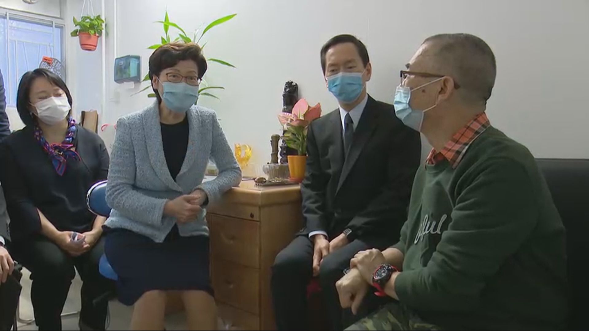 林鄭：目前覓得的用地可提供1.27萬個過渡性房屋