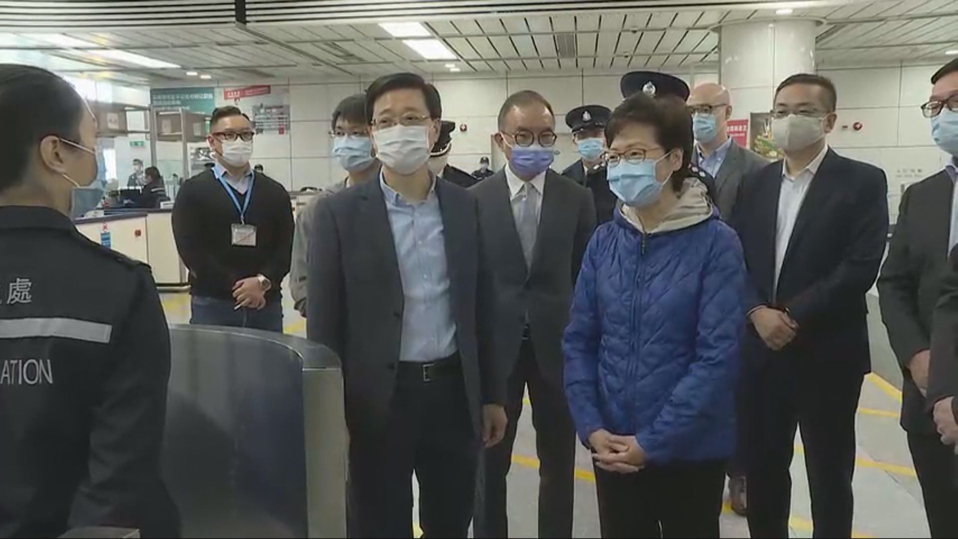 林鄭先後到實施「回港易」管制站　了解運作情況