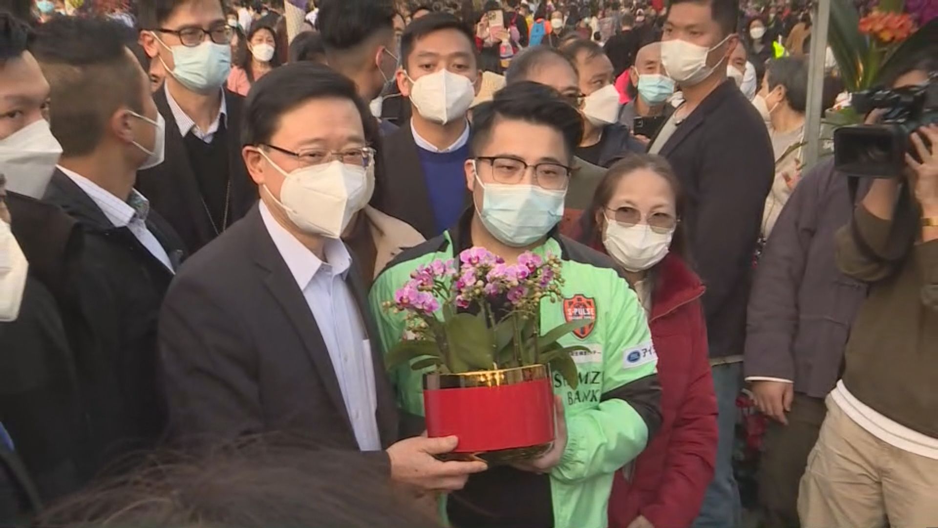 李家超下午到維園行年宵　相信兔年再開放通關會更快