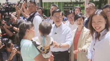 李家超落區視察牛頭角下邨及彩興路簡約公屋