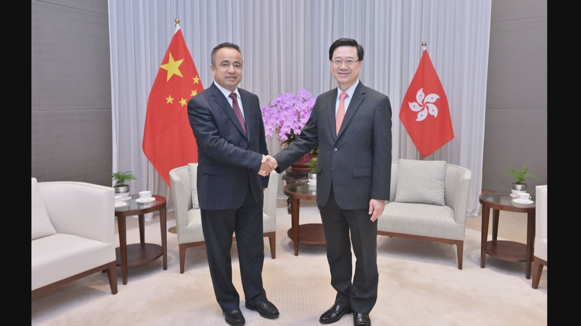 李家超與新疆維吾爾自治區主席會面