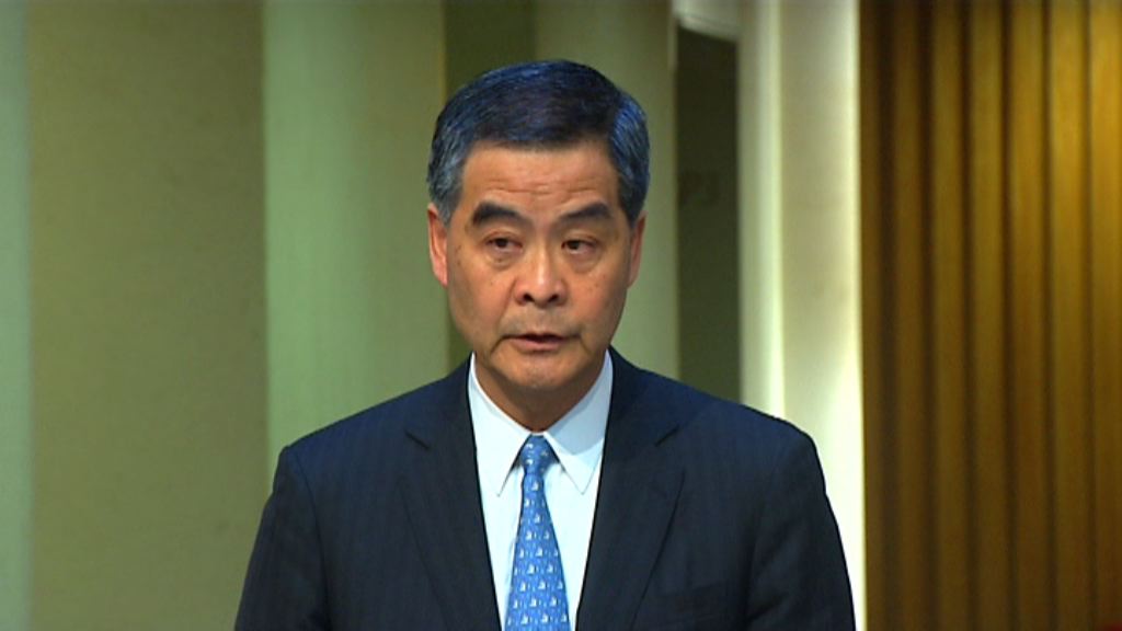 梁振英：兩地兩檢不可行