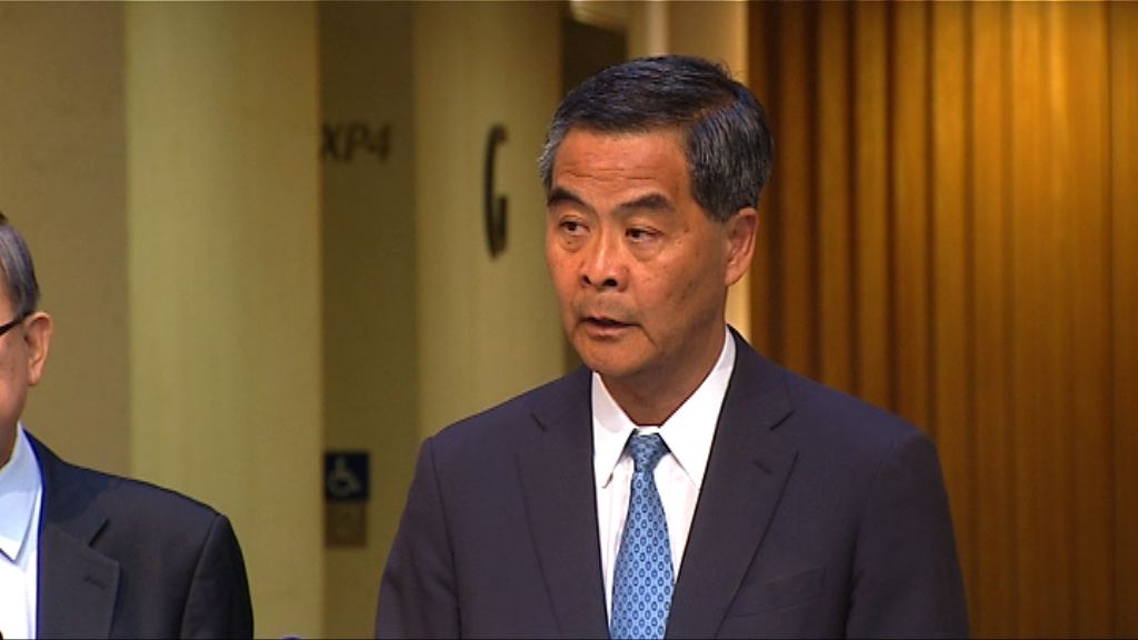 梁振英：將檢討與內地通報機制