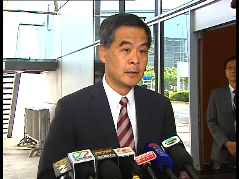 梁振英認同特首地位確實超然