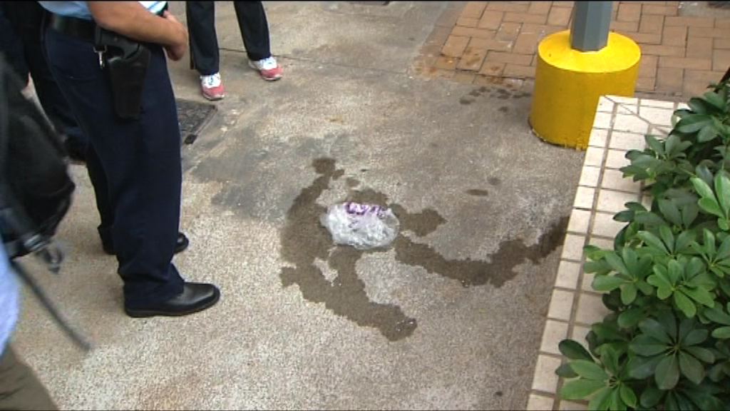 林鄭月娥訪慈雲山　有人高處擲物