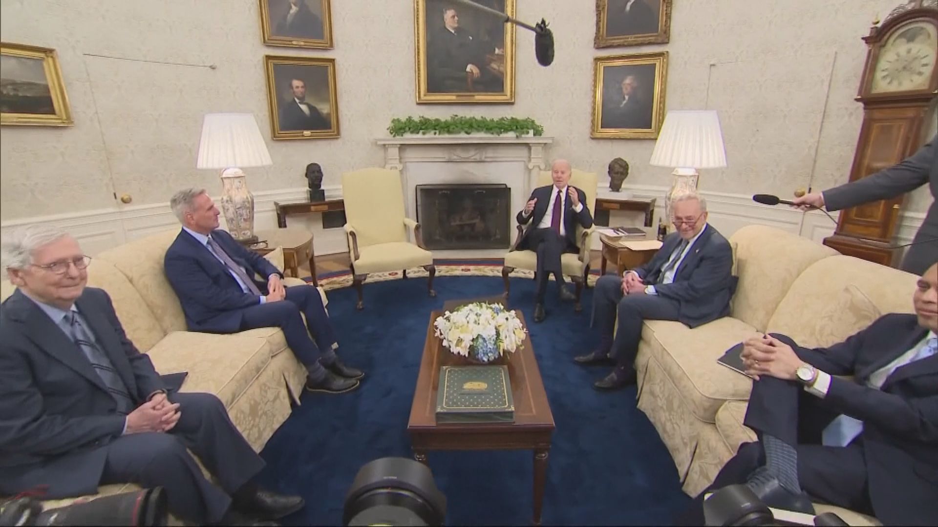 【違約災難】拜登與國會領袖就債務上限進行談判　麥卡錫：沒有進展