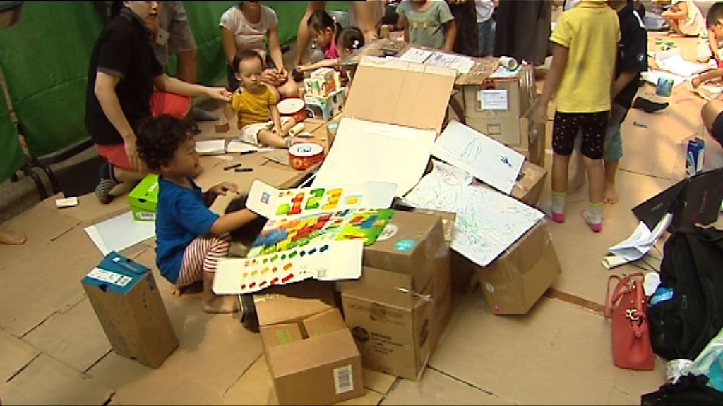 德輔道中變行人專區可看戲玩樂