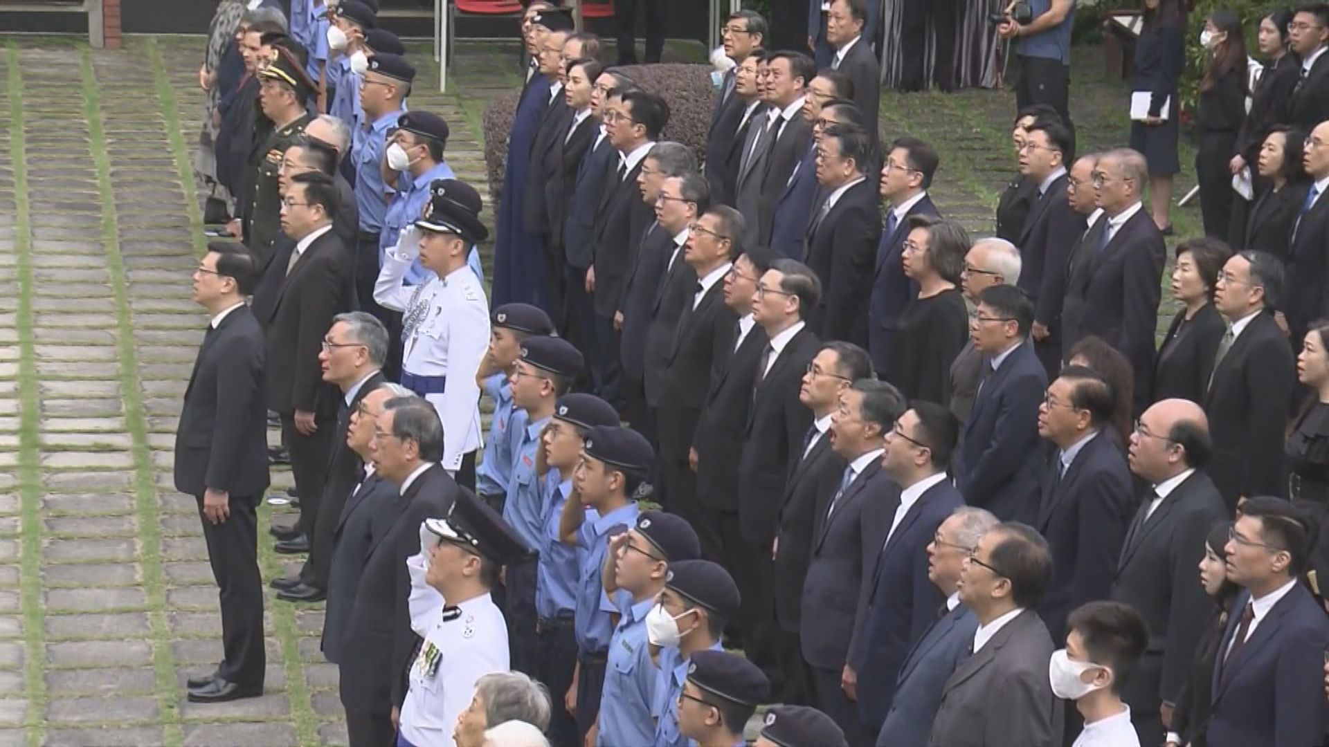 李家超率官員悼二戰為港捐軀人士