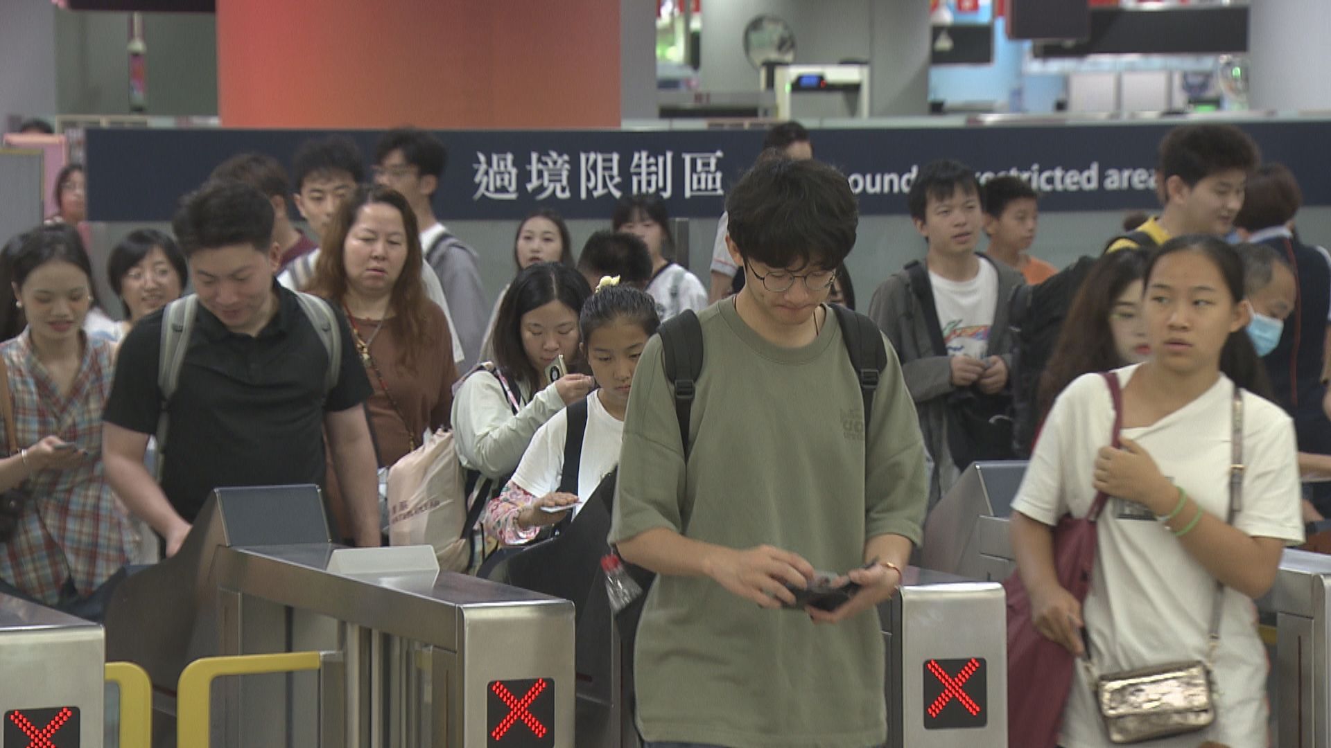 陳美寶：西九高鐵站黃金周每日逾10萬旅客人次往來