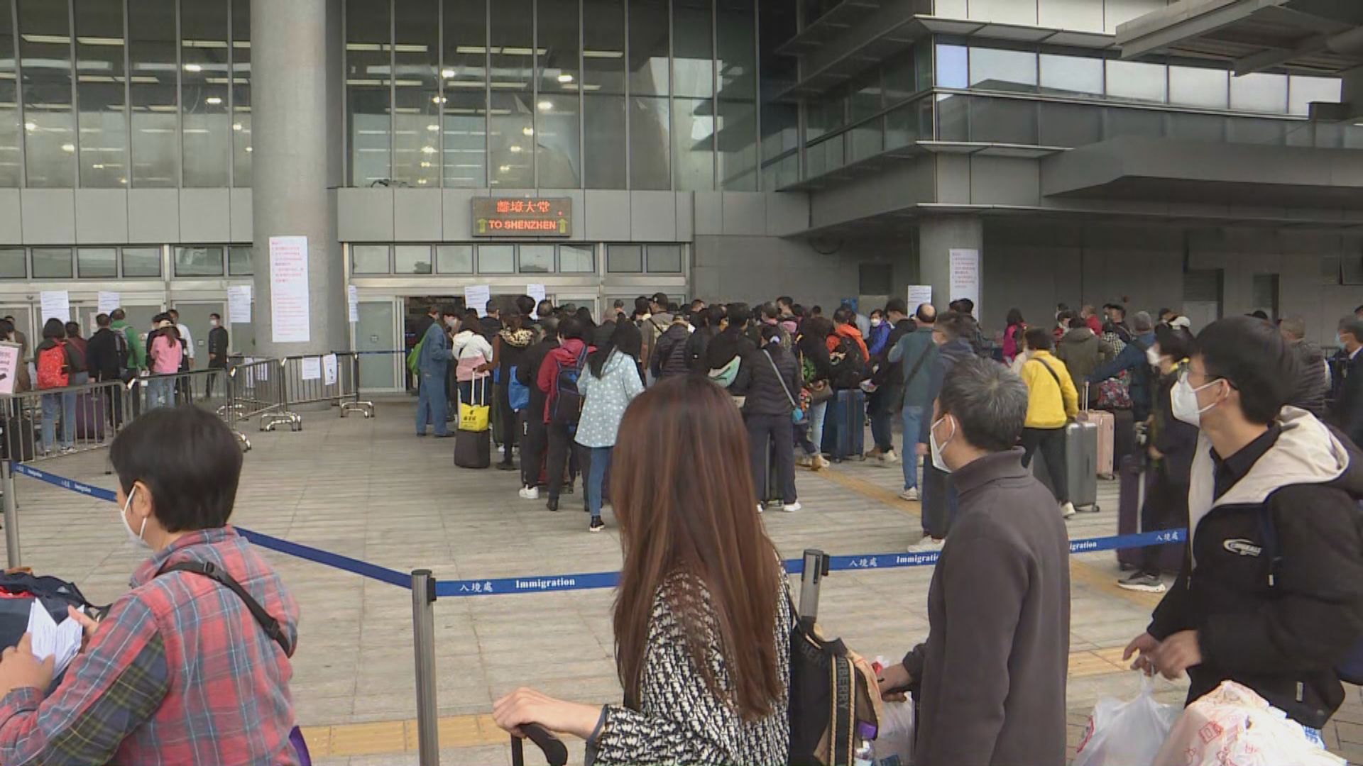 政府下午公布適度上調新春前幾天過關人數安排