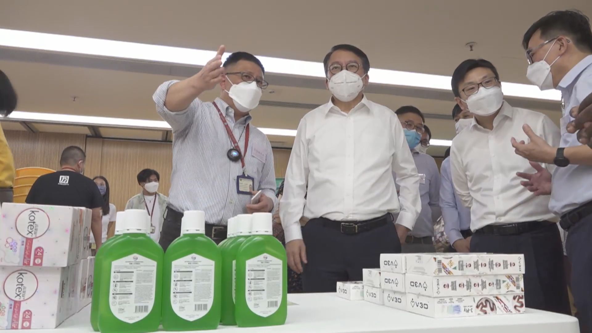 陳國基訪社區中心　爭取下月公布基層青少年師友計劃細節