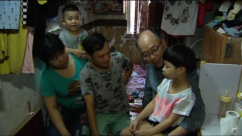 陳帆獲邀落區探訪深水埗劏房戶