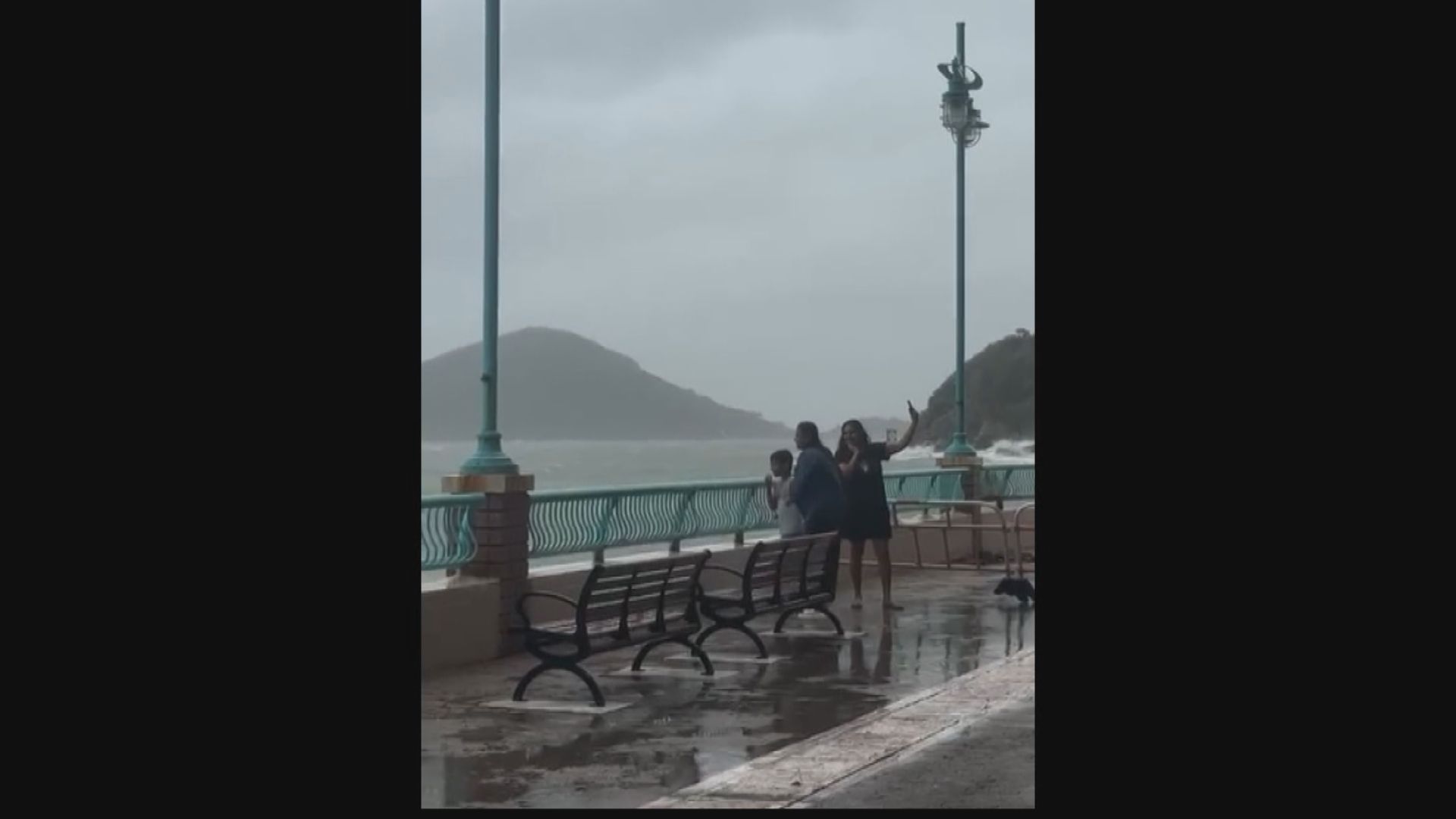 樺加沙襲港｜兩外籍女追風　涉疏忽照顧兒童被捕