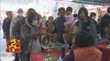 5.2萬人年初二往車公廟參拜 廟外攤檔指生意比往年差