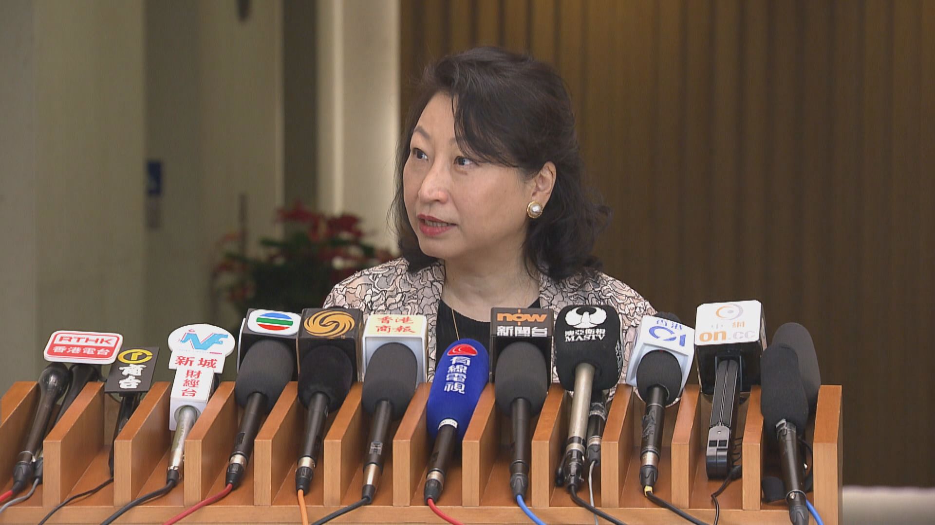 鄭若驊：已去信廣東省促關注違規旅行團