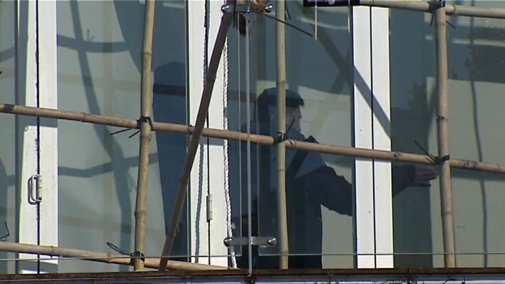 再有政府人員到鄭若驊寓所視察