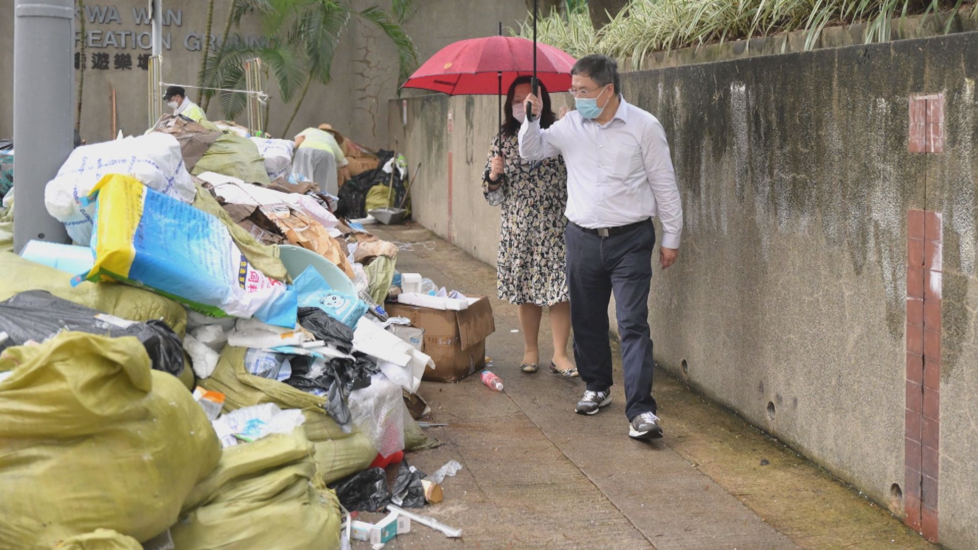 卓永興再到多區視察衞生黑點視察