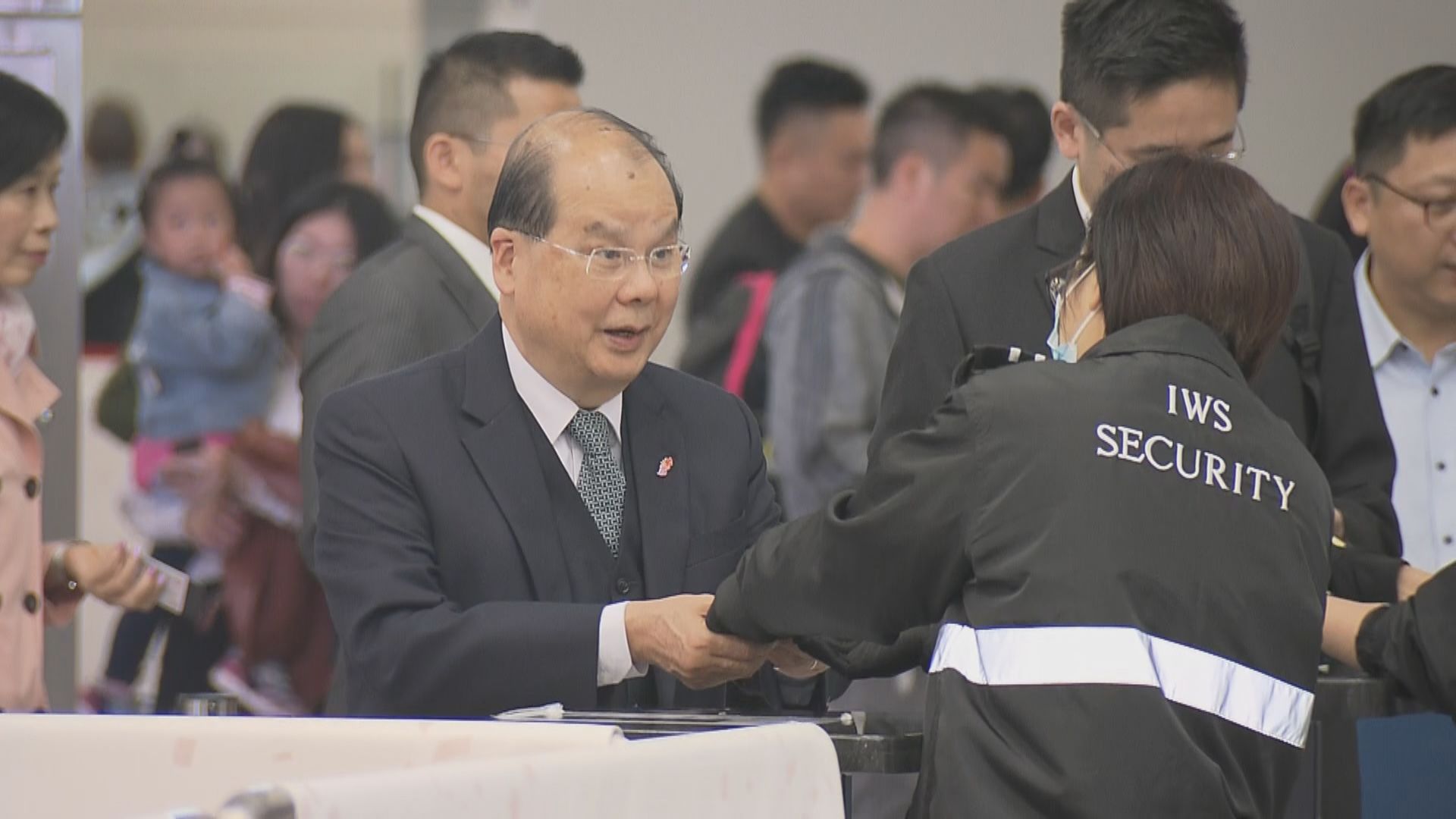 張建宗率團乘搭高鐵訪問福建