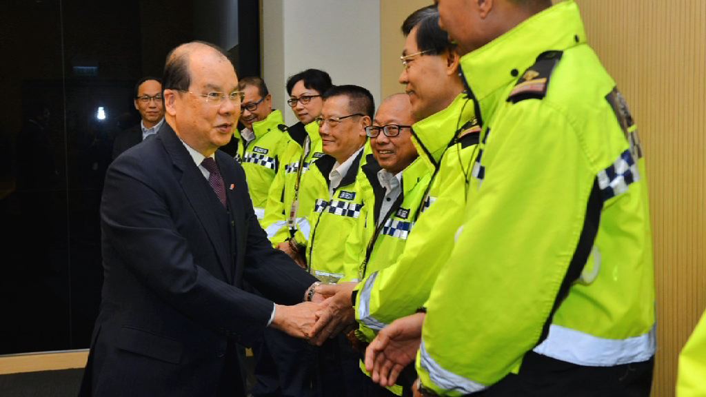 張建宗向政總保安致謝