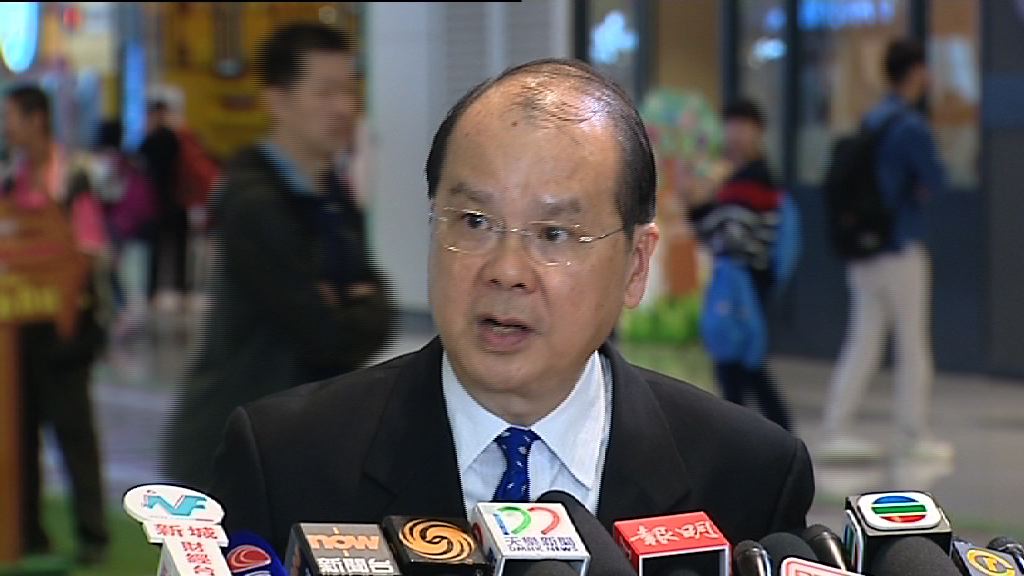 張建宗：司局長落區慶回歸有創意