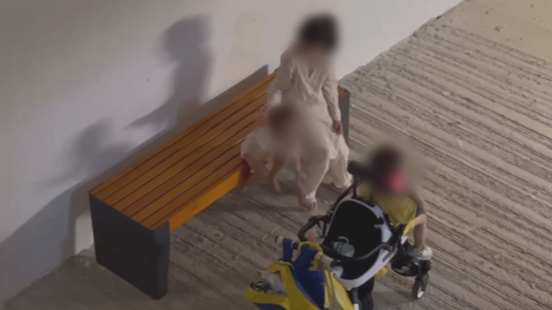 8歲印度籍女童周一晚疑將女嬰推落地　其母涉疏忽照顧被捕