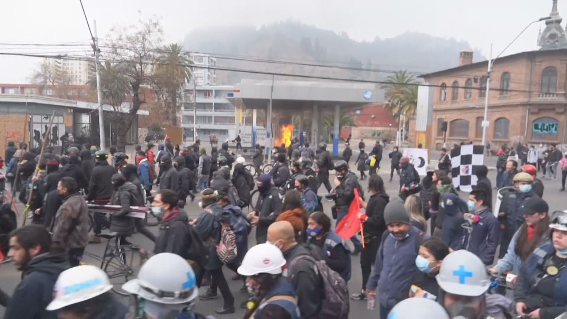 智利軍事政變48周年　民眾上街示威與警方爆發衝突