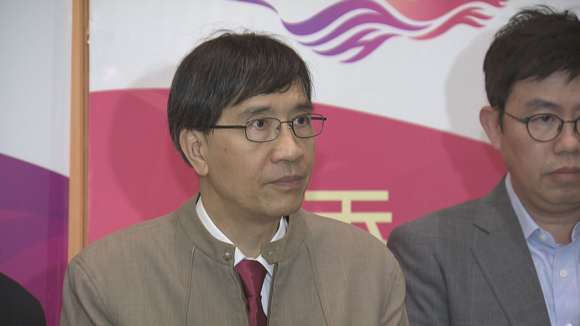 袁國勇：目前最重要防止第三波武漢新型肺炎出現