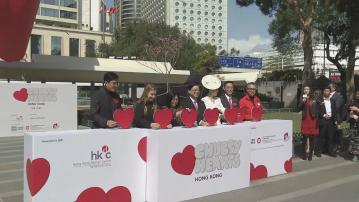 Chubby Hearts巨型飄浮紅心一連11日在中環展出