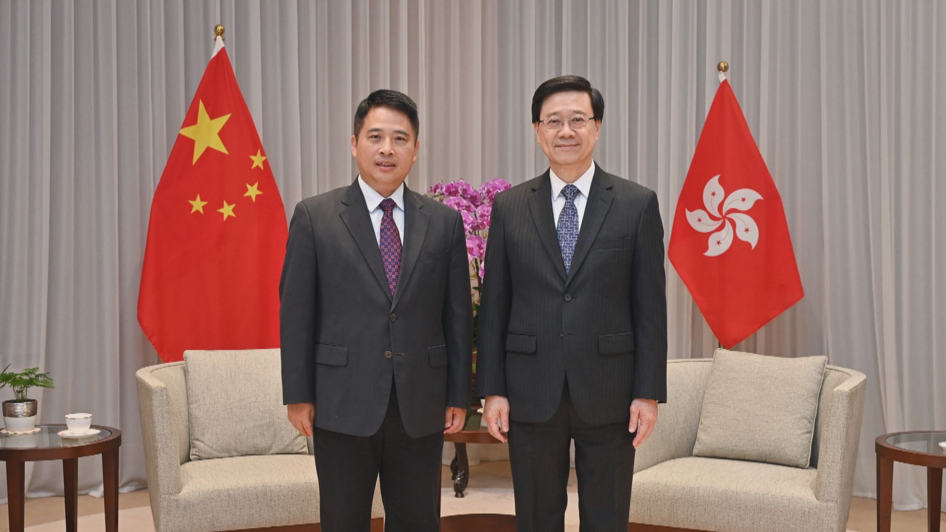 李家超及何珮珊分別與珠海市市長黃志豪會面