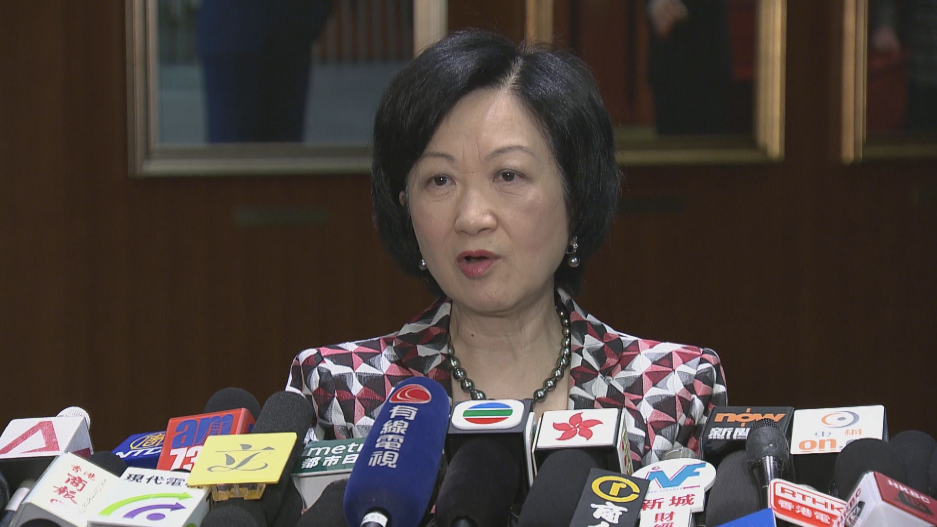 葉劉淑儀讚揚鍾士元有領導才能