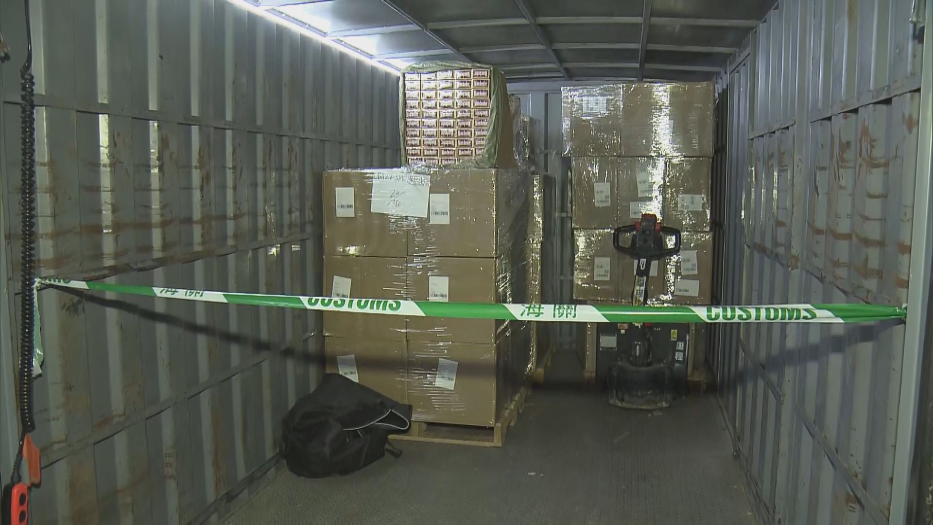 海關鴨脷洲貨倉檢三百萬支私煙　拘一漢