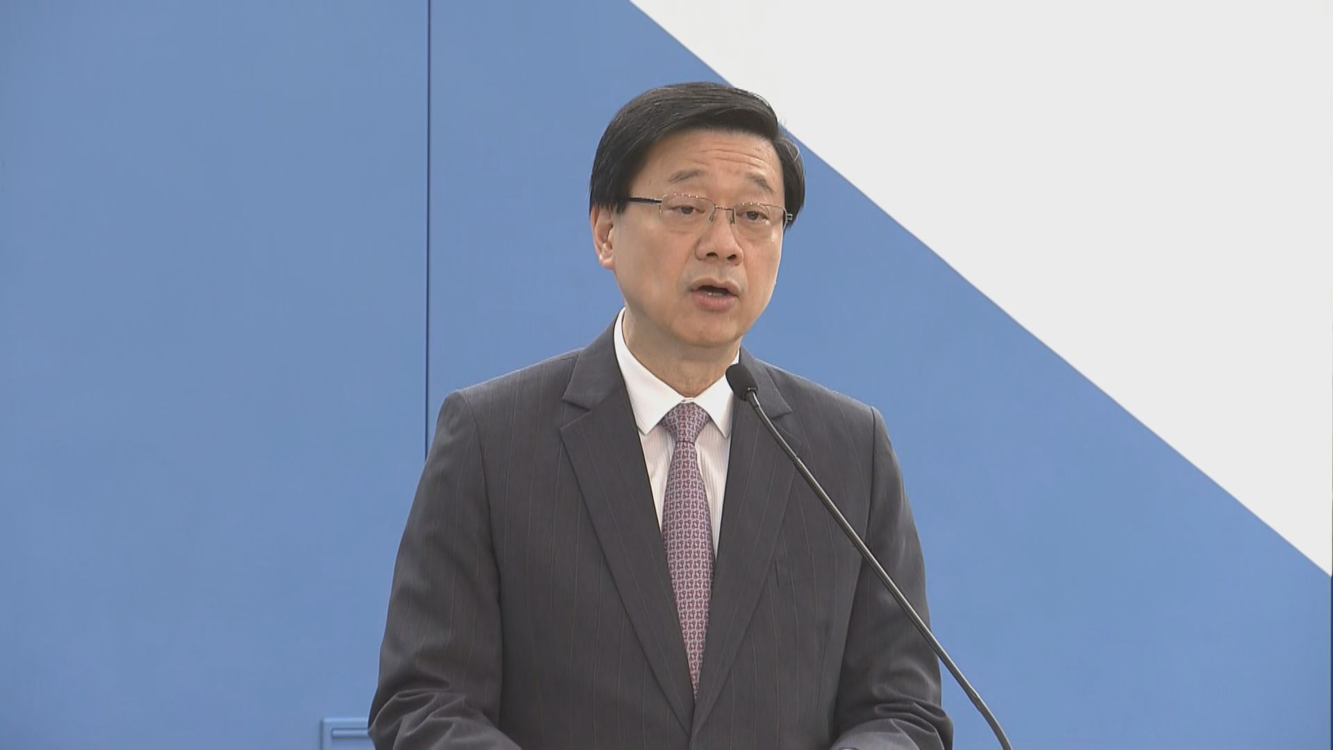 全港首架雙層氫能巴士落地試行 李家超冀港展開更多氫燃料試驗項目