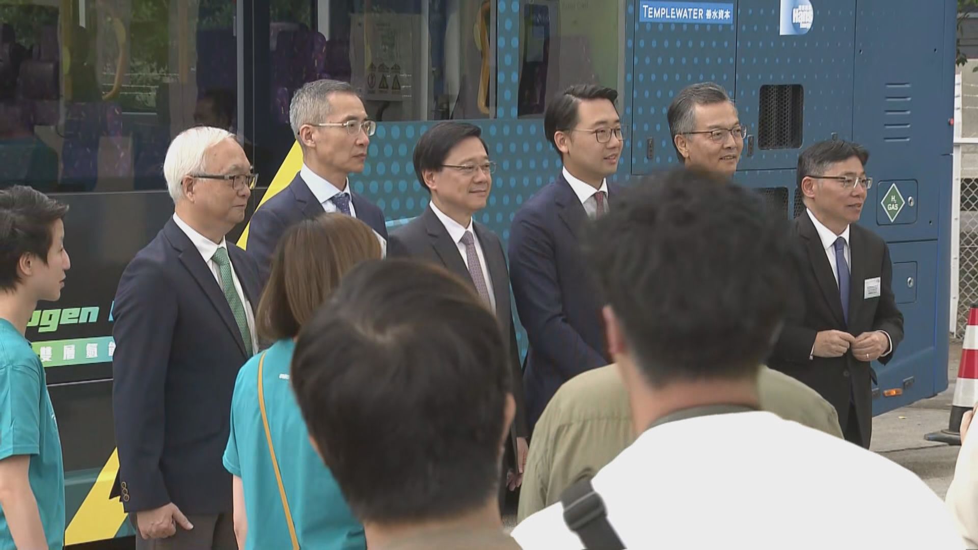 全港首架雙層氫能巴士落地試行 最快明年1月在路面行駛 