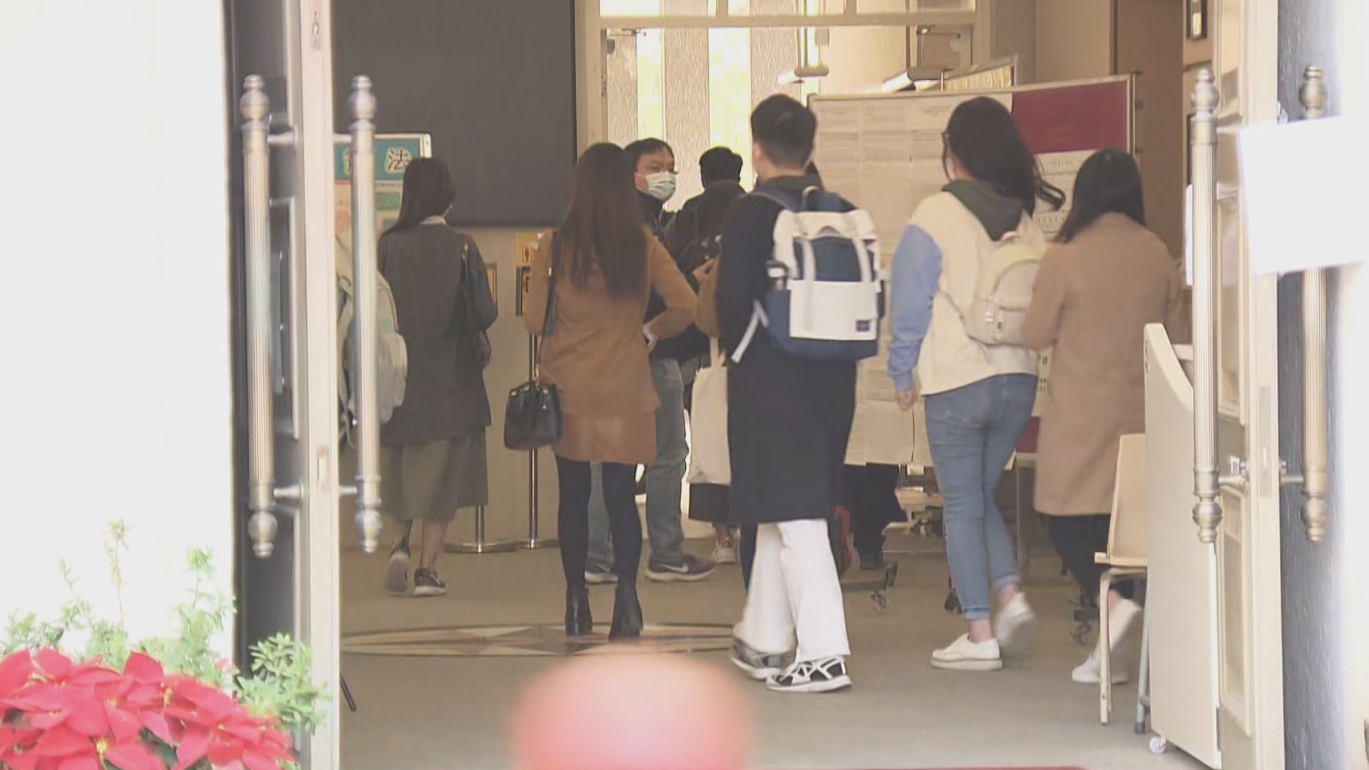 公務員招聘考試如期舉行　專家：應避免舉辦人多活動