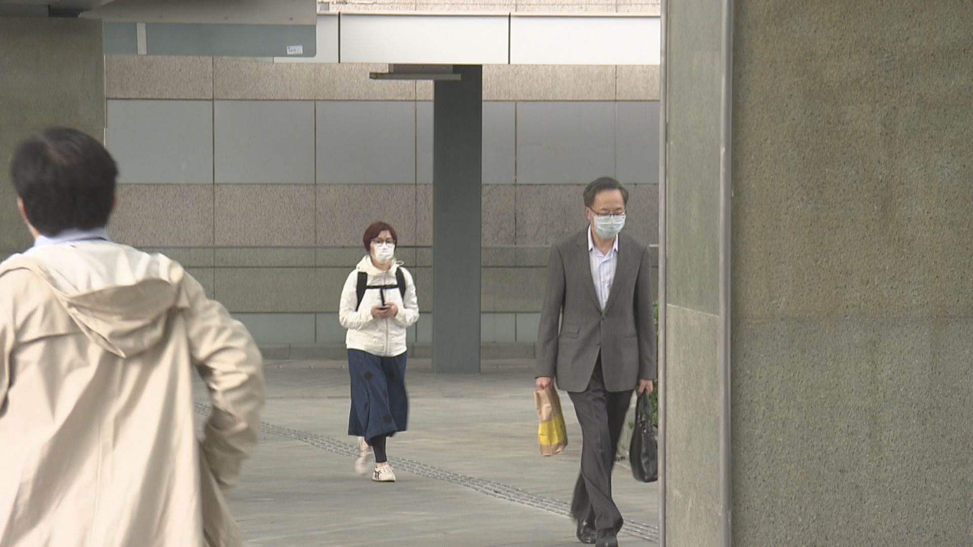 政府：未打新冠疫苗僱員收緊至每周一檢　打第三針享假期一天