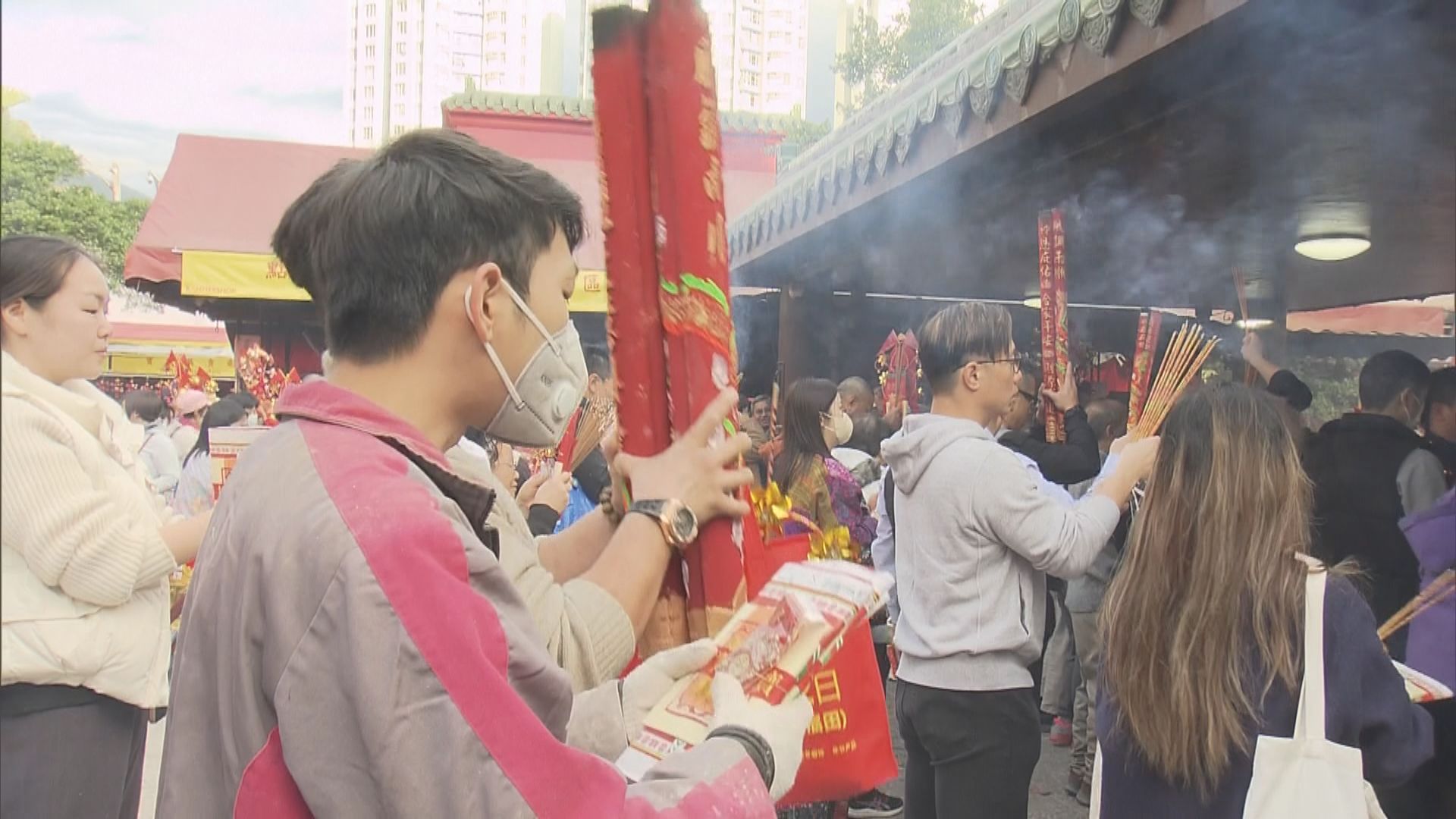 赤口車公廟人頭湧湧　善信：拜得神多自有神庇佑