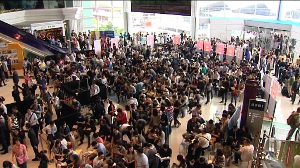 【海之戀開售】準買家：金管局措施影響有限