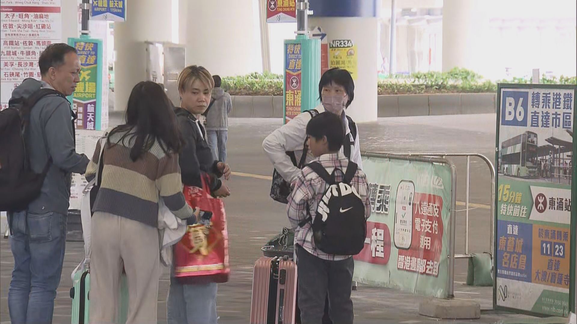 截至早上10時逾6.9萬人次入境香港　運輸署指示公共交通加強服務